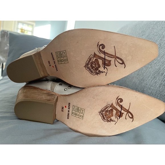 Free People Joelton Studded Size 38.5 Bone Stone Tall
Leather Suede West… - Picture 8 of 8